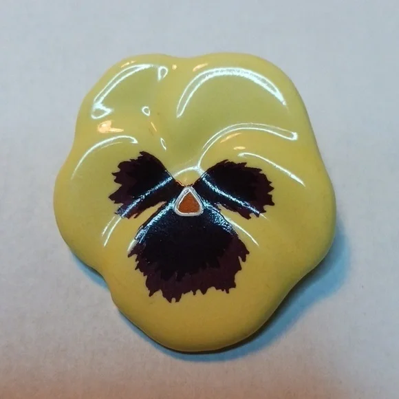 Vintage Avon Pansy Flower Brooch Pin Porcelain Yellow - Picture 1 of 6